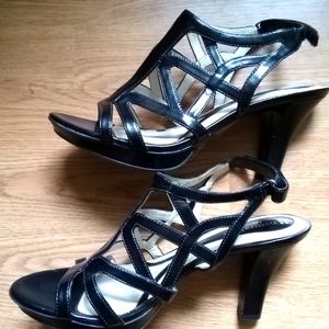 Black sz8.5 Naturalizer Low Platform Heel